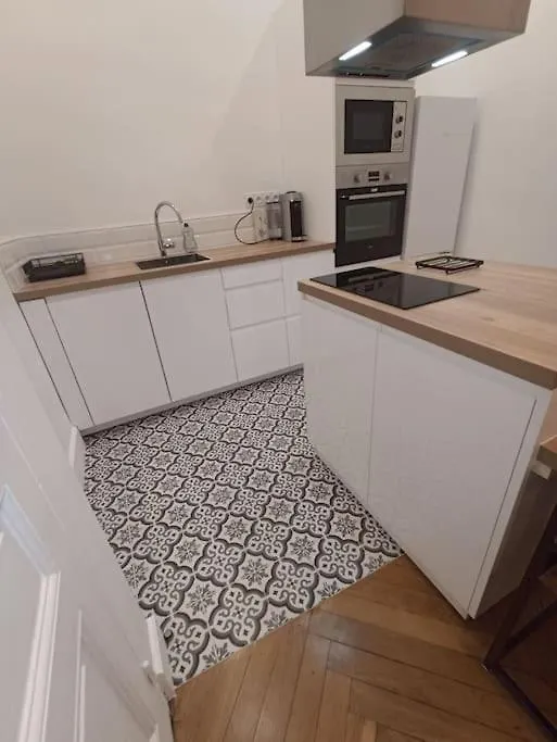 Апартаменты Appartement Proche Gare Part-Dieu Лион